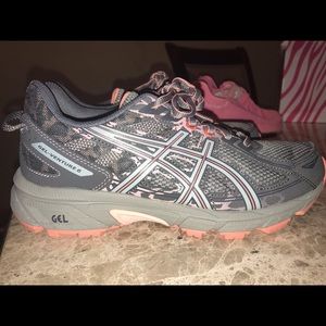 Size 7.5 Woman’s ASICS